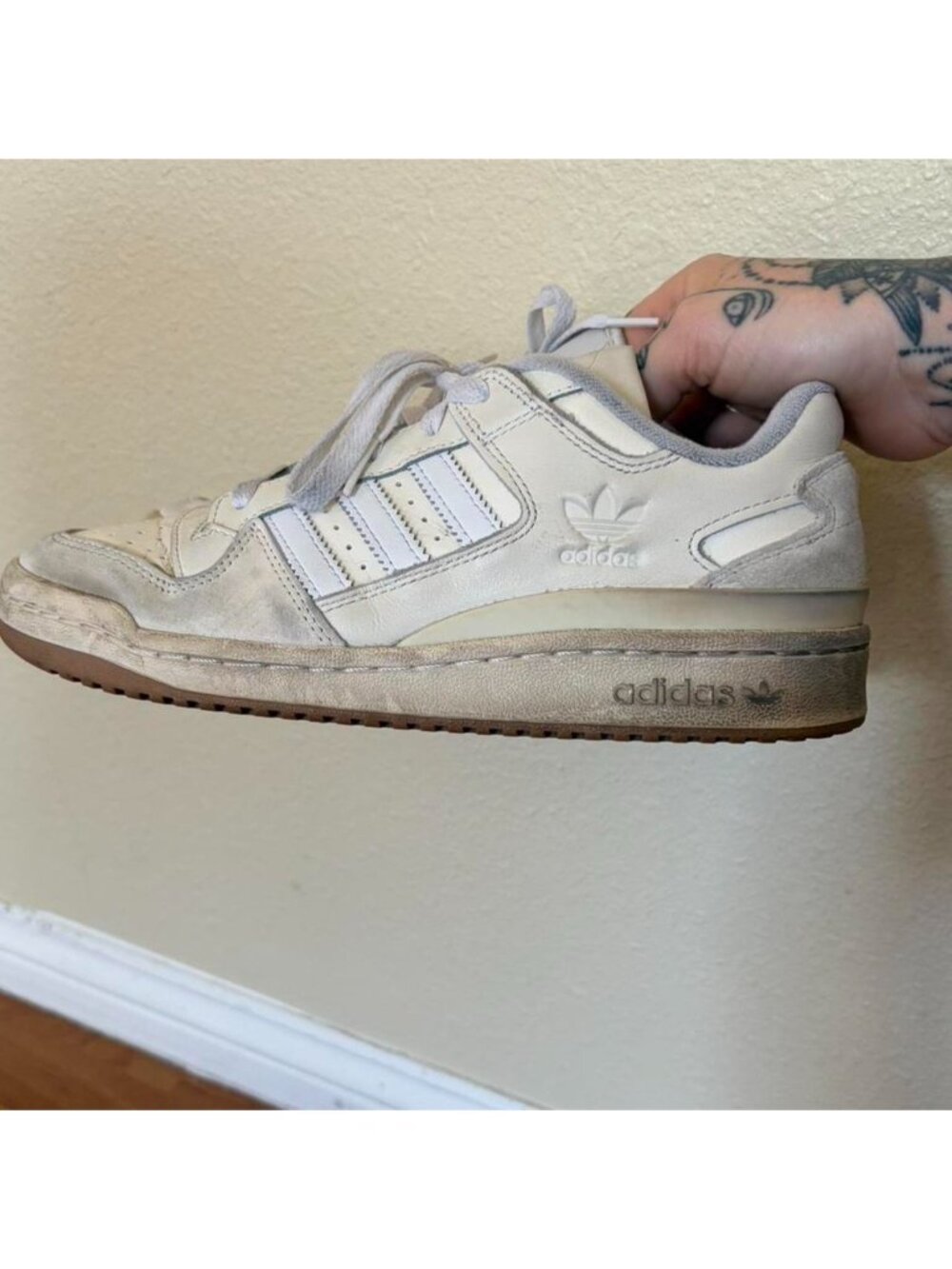 Adidas Forum Low sneakers in white & cream  size 6 men’s or 7.5 womens Streetwea